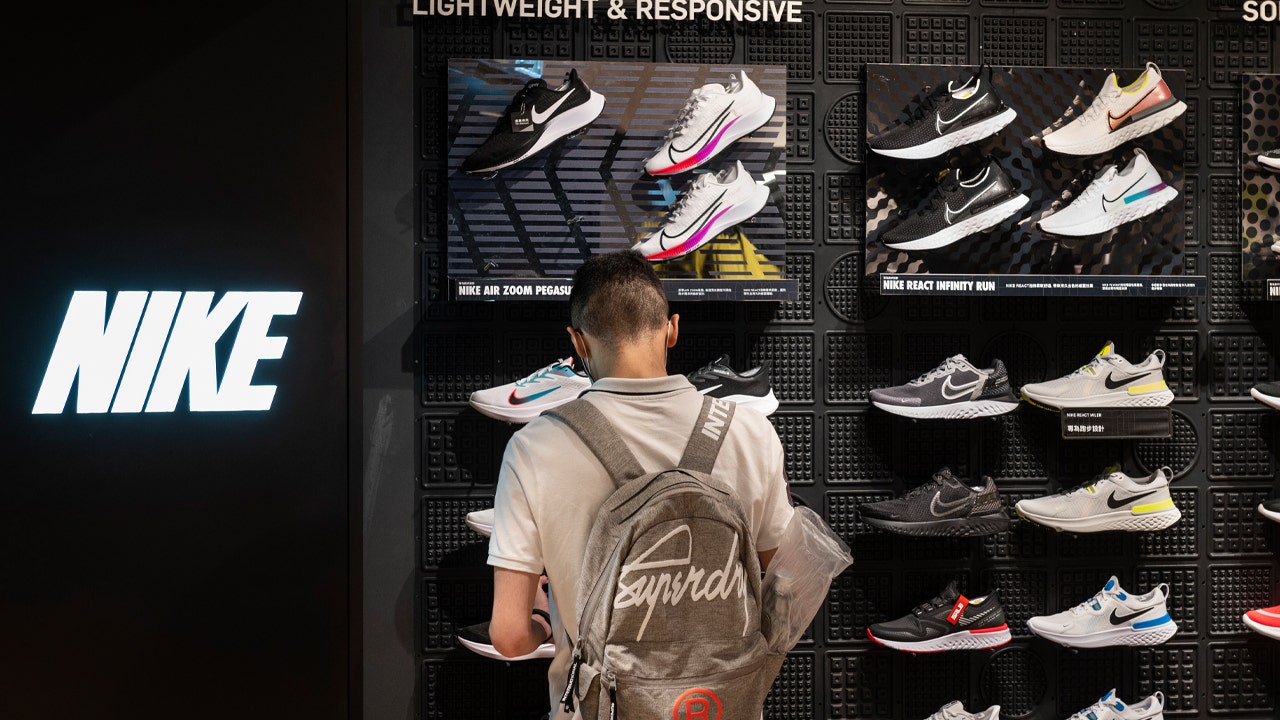 nike-store-2.jpg