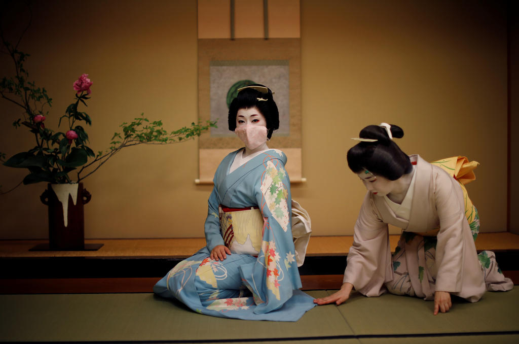 2020-07-17t060353z_705487778_rc26uh9qnjp8_rtrmadp_3_health-coronavirus-japan-geisha.jpg