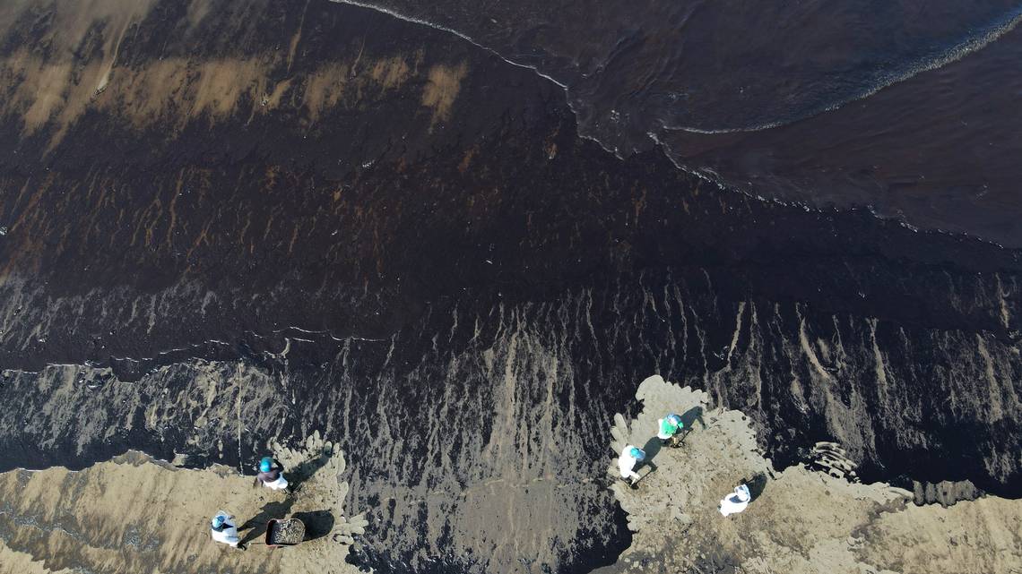 peru_oil_spill_tonga_88572.jpg